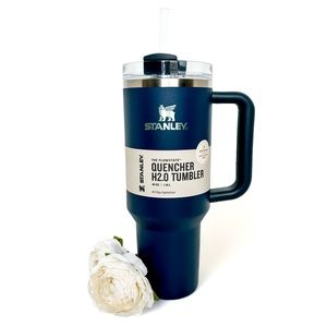 NWT Stanley x Hearth and Hand by
Magnolia 40oz. Quencher H2.0 in Navy Voyage